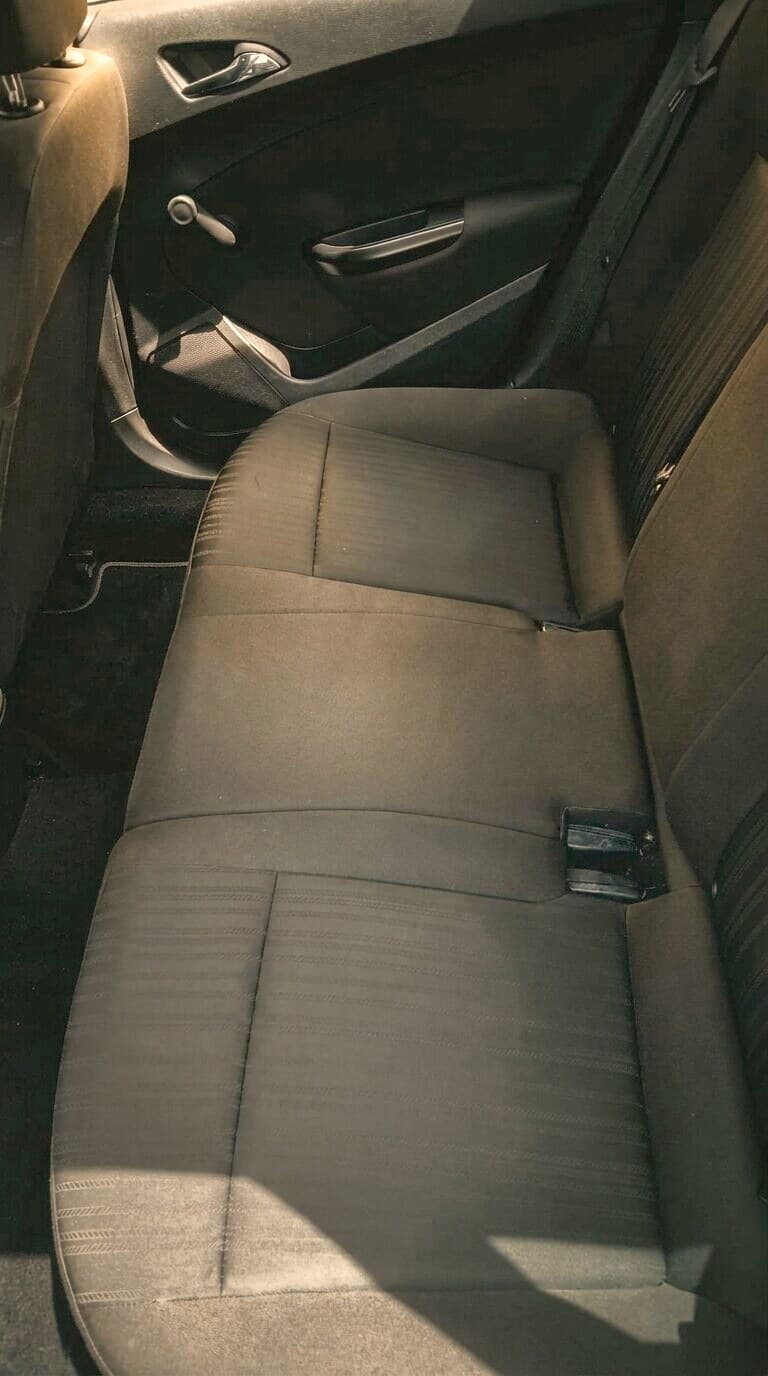 Frisch gereinigte Autositze nach der Fahrzeugaufbereitung
